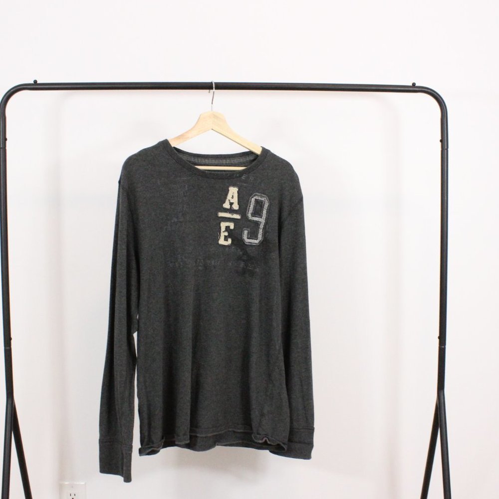 Men's Dark Gray Graphic Long-Sleeve Shirt
